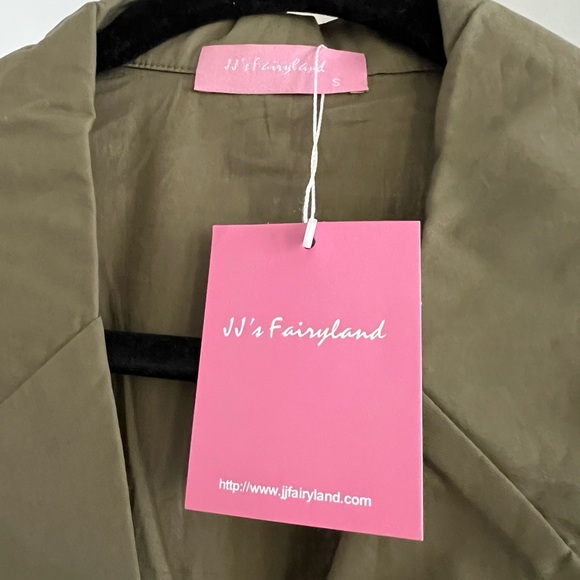 Cute flirty dress just in time for the summer! Army green in color size small. - Picture 4 of 5